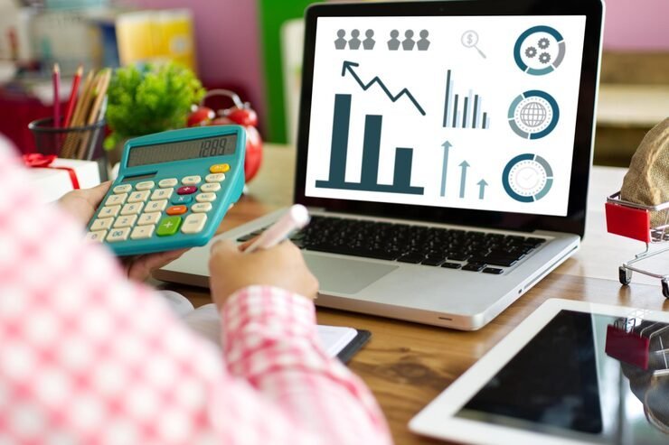 midsection-woman-working-table_1048944-10573238