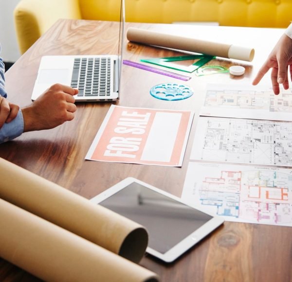 desk-real-estate-office