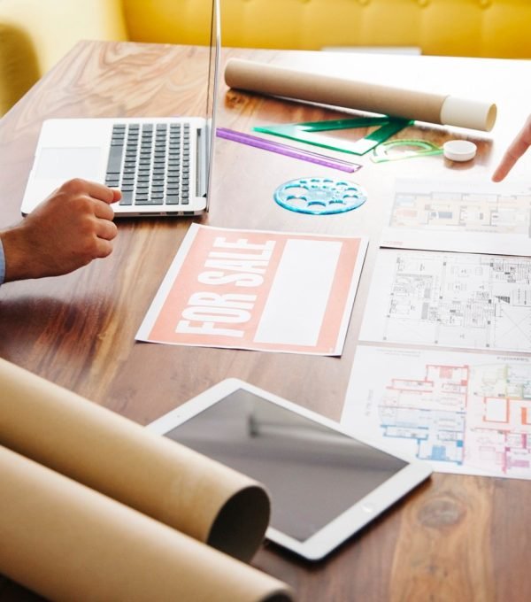 desk-real-estate-office